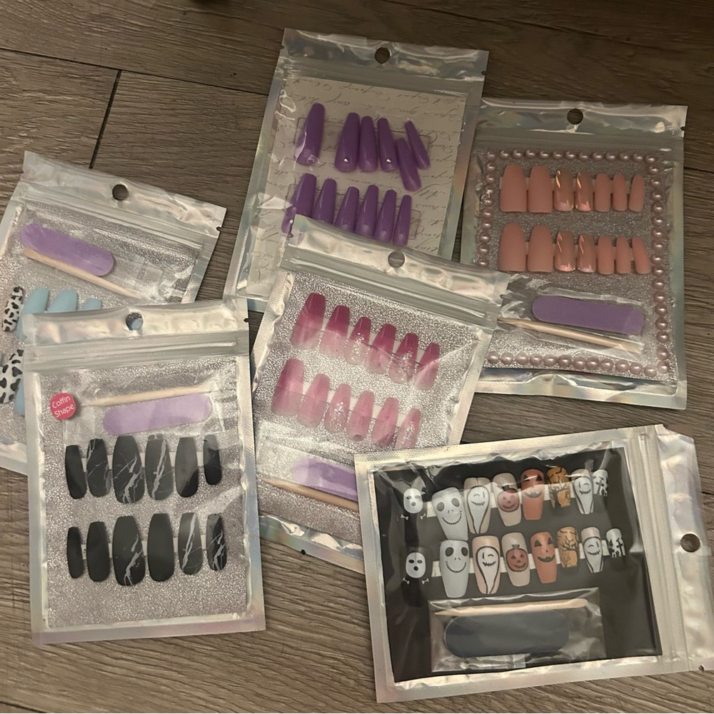 CUSTOM NAIL KITS